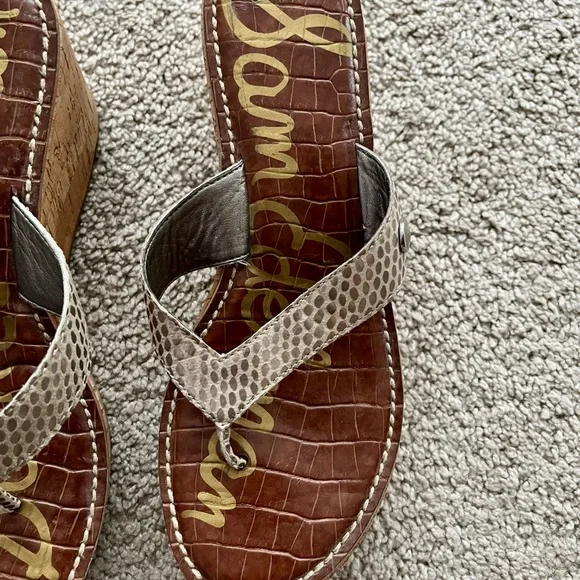 EUC Women’s Sandals - Picture 2 of 9